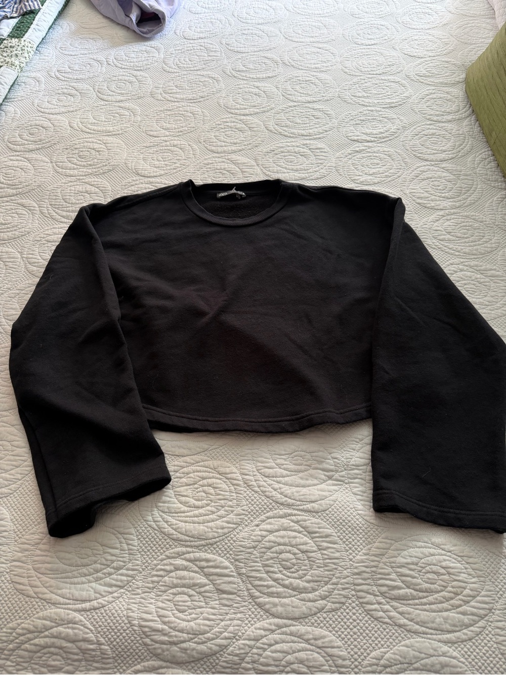 Zara Black Cropped Crewneck Sweatshirt